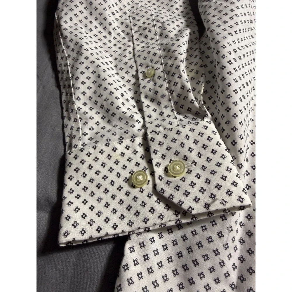 Banana Republic Button Down Mens Large White Non-Iron Standard Fit Geometric